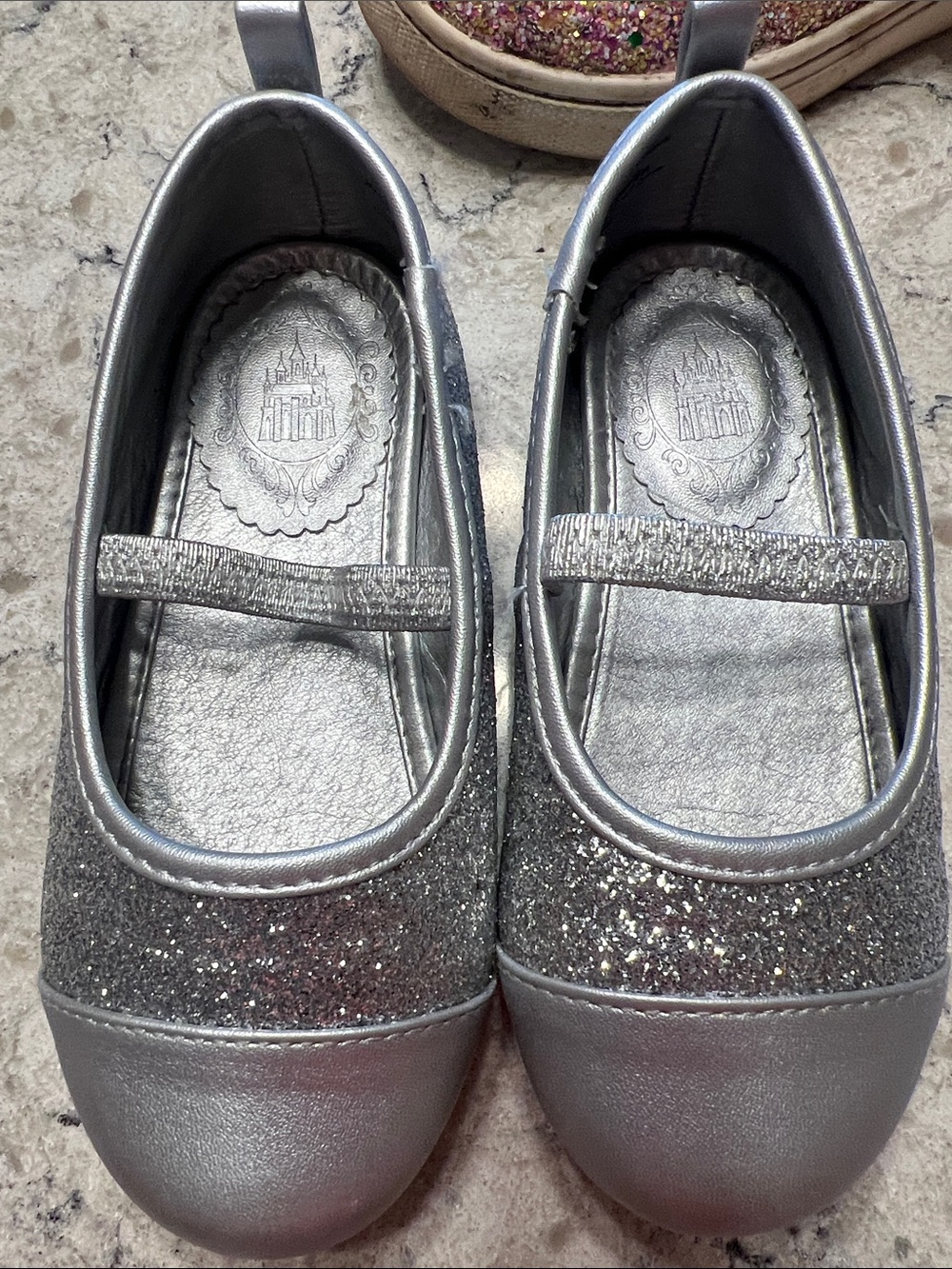 A lot of size 9-10 shoes. Gently worn - Picture 10 of 13